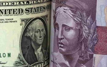 Dólar cai para R$ 5,57 e fecha no menor valor em 8 meses
