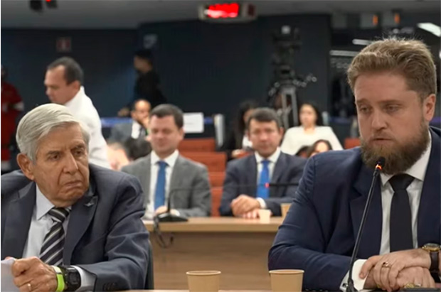 Réu ao lado de Bolsonaro, general Heleno fica em silêncio durante perguntas de Moraes em depoimento no STF