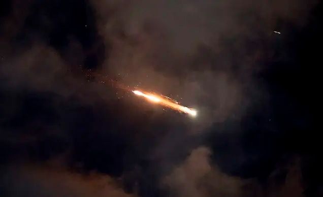 Irã ataca bases americanas com mísseis no Iraque e no Catar