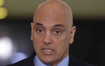 Moraes nega recurso de Bolsonaro e mantém válida delação de Cid