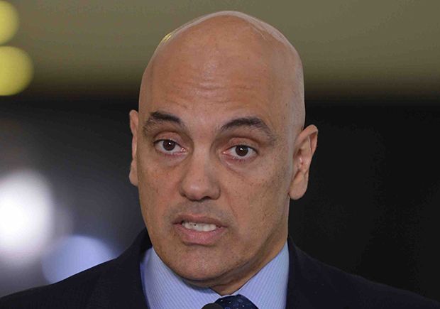 Moraes nega recurso de Bolsonaro e mantém válida delação de Cid