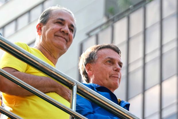 Na Paulista, Bolsonaro usa slogan de Trump: “Make Brazil great again”