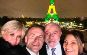 Selfie de Lula e Macron viraliza com Torre Eiffel nas cores do Brasil