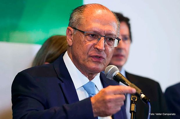 Alckmin diz que tarifaço de Trump contra o Brasil “prejudica até os americanos”