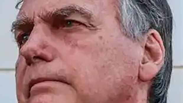 Bolsonaro cancela entrevista que seria transmitida nas redes sociais com medo de ser preso,