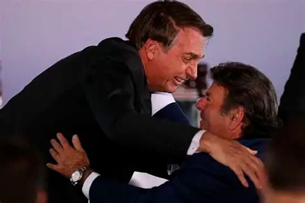 Celular de Bolsonaro tinha mensagens para ministro Fux