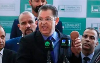 Comissão da Câmara dominada por bolsonaristas aprova “moção de louvor” a Trump