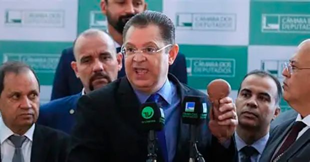 Comissão da Câmara dominada por bolsonaristas aprova “moção de louvor” a Trump