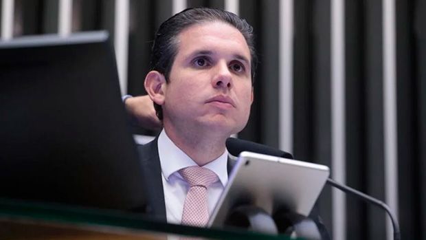 “Congresso da Mamata”: campanha viraliza e detona Hugo Motta e Alcolumbre