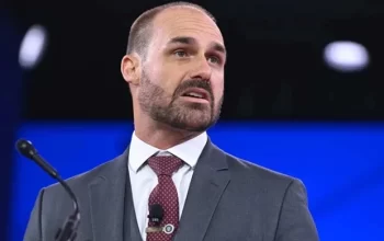 Eduardo ataca PGR por parecer contra Bolsonaro: “A quem interessa?”