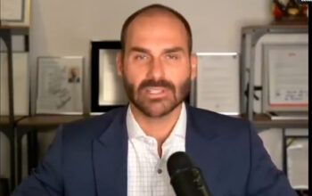 Eduardo Bolsonaro ameaça Zanin, Gilmar e esposas em VÍDEO: “Estão dispostos a tudo?”