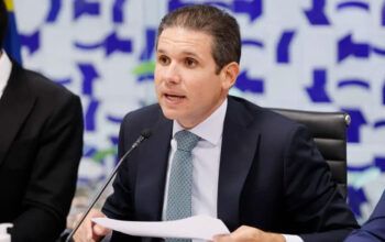 “Hugo Motta traidor”: críticas ao presidente da Câmara dominam a web