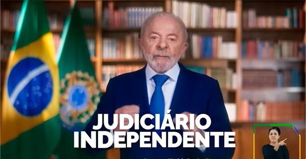 Lula critica 'traidores da pátria' e chama tarifaço de chantagem em rede Nacional de Rádio e TV