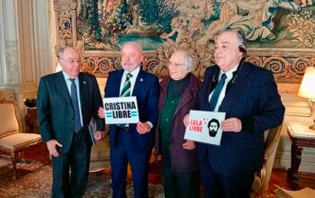 Lula visita Cristina Kirchner na Argentina e pede liberdade para a ex-presidente