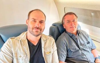 Moraes proíbe Jair Bolsonaro de se comunicar com o filho Eduardo