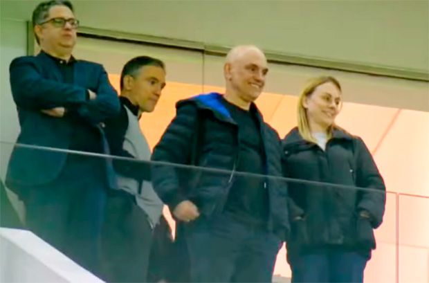 Moraes vai ao estádio ver jogo do Corinthians horas após sofrer sanção dos EUA