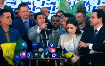 Nikolas Ferreira chama jornalistas de “idiotas” em coletiva: Estamos defendendo até você, seu idiota. - vídeo