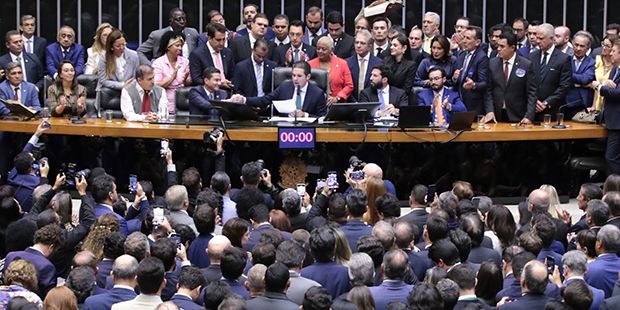 Pesquisa Quaest revela que 70% dos deputados são contra o fim da escala 6×1