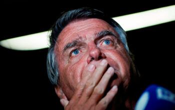 PF cumpre mandados de busca e apreensão contra Bolsonaro