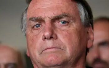PF encontra 10 mil dólares na casa do ex-presidente Bolsonaro