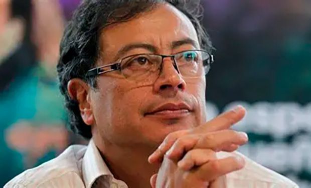 Presidente da Colômbia apoia STF e chama bolsonarismo de crime contra a humanidade