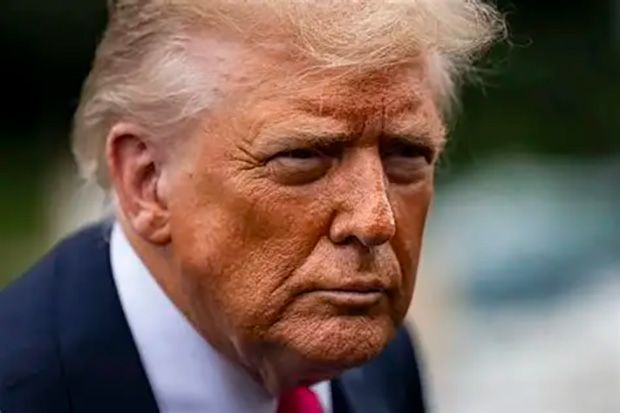 Trump envia carta a Jair Bolsonaro e diz que julgamento do ex-presidente "precisa parar imediatamente"