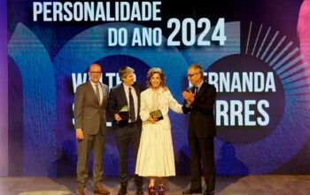 Walter Salles defende taxação de super-ricos ao vencer “Personalidade do Ano” com Fernanda Torres
