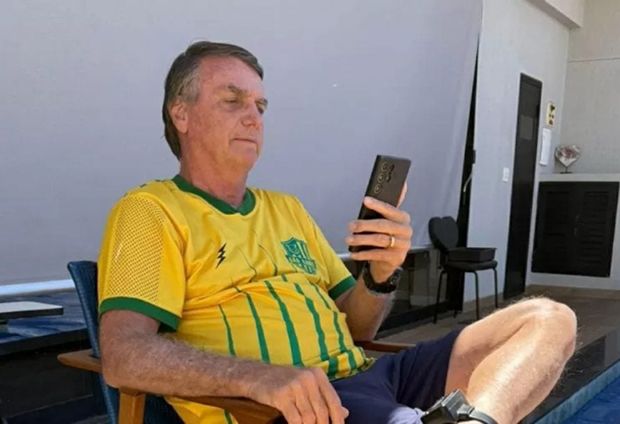 Alexandre de Moraes decreta prisão domiciliar de Jair Bolsonaro