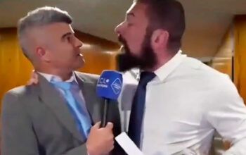 Bolsonarista Paulo Bilynskyj surta e agride repórter Guga Noblat na Câmara dos Deputados