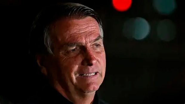 Bolsonaro é autorizado por Moraes a deixar prisão domiciliar para fazer exames
