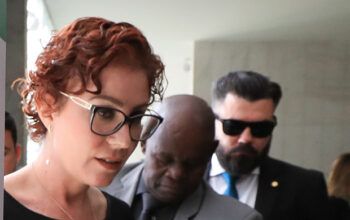 Carla Zambelli segue presa na Itália e aguarda processo de extradição
