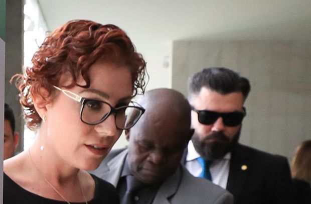 Carla Zambelli segue presa na Itália e aguarda processo de extradição