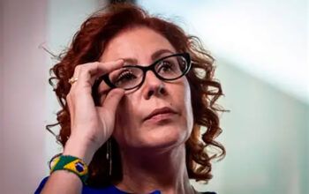 Carla Zambelli volta à prisão após terceira audiência de custódia e aguarda decisão da justiça italiana