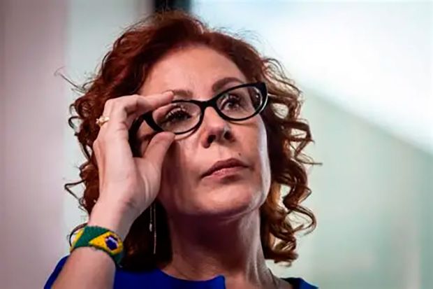 Carla Zambelli volta à prisão após terceira audiência de custódia e aguarda decisão da justiça italiana