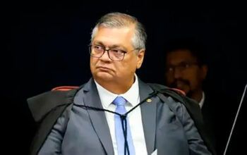 “Respeito à soberania nacional e boa educação são requisitos fundamentais na Diplomacia", reage Dino às ameaças dos EUA a Moraes e aliados