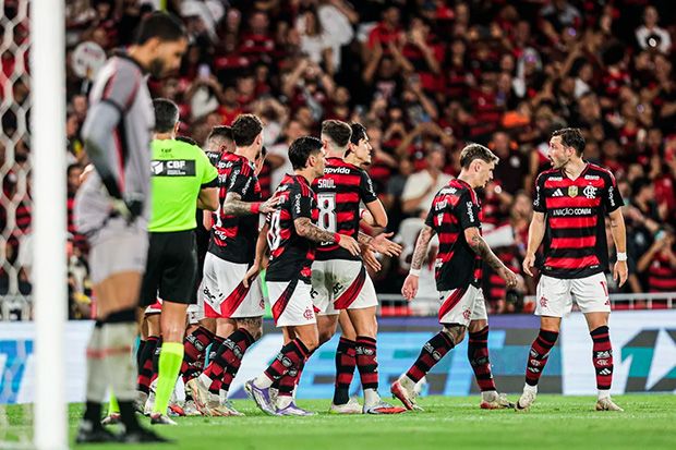Flamengo massacra Vitória com goleada por 8 a 0 pela 21ª rodada do Campeonato Brasileiro