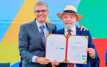 “Governo do Brasil – Do lado do povo brasileiro”, o novo slogan patriota do governo Lula