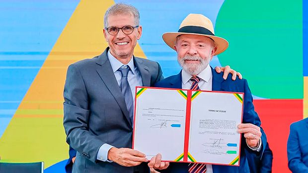 “Governo do Brasil – Do lado do povo brasileiro”, o novo slogan patriota do governo Lula