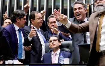 Hugo Motta “falhou miseravelmente” contra motim bolsonarista, diz Estadão