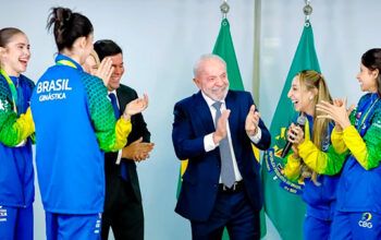 Lula recebe ginastas medalhistas em Mundial de Ginástica Rítmica