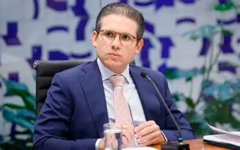 Motta critica conduta de Eduardo Bolsonaro nos EUA: “Contra o país”