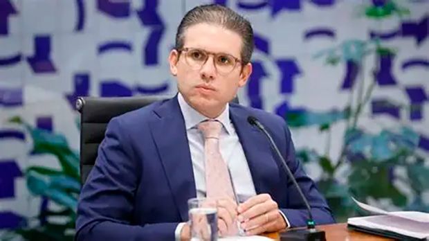 Motta critica conduta de Eduardo Bolsonaro nos EUA: “Contra o país”