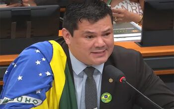 “O que minha esposa tem, você não tem”: deputado bolsonarista ataca Erika Hilton