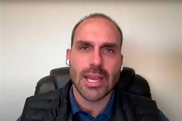 “Ordens de Moraes?”, diz Eduardo Bolsonaro após assalto na casa da mãe