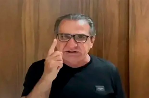 Silas Malafaia diz que não é fujão e pede a Moraes devolução do passaporte