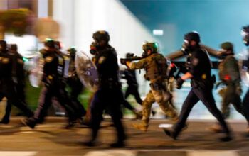 Agentes federais chegam a Portland após Trump ordenar envio de tropas