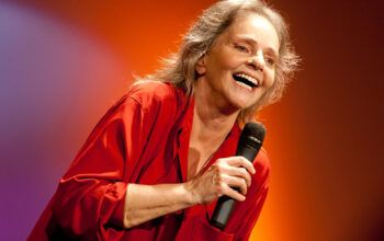 Angela Ro Ro morre aos 75 anos  no Rio de Janeiro após três meses internada