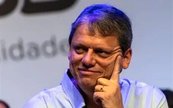 Após longo e ensurdecedor silêncio, Tarcísio critica PEC da Blindagem