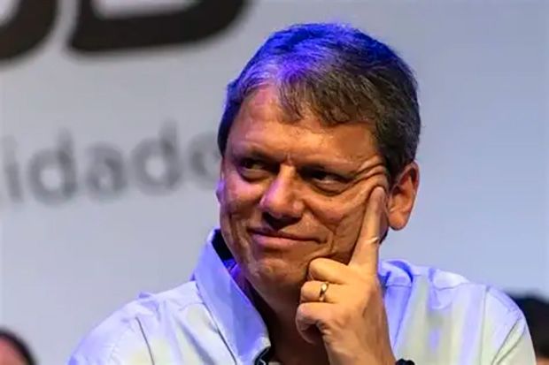 Após longo e ensurdecedor silêncio, Tarcísio critica PEC da Blindagem