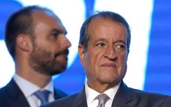 ‘Batedor de carteira’: Eduardo Bolsonaro responde a Valdemar Costa Neto